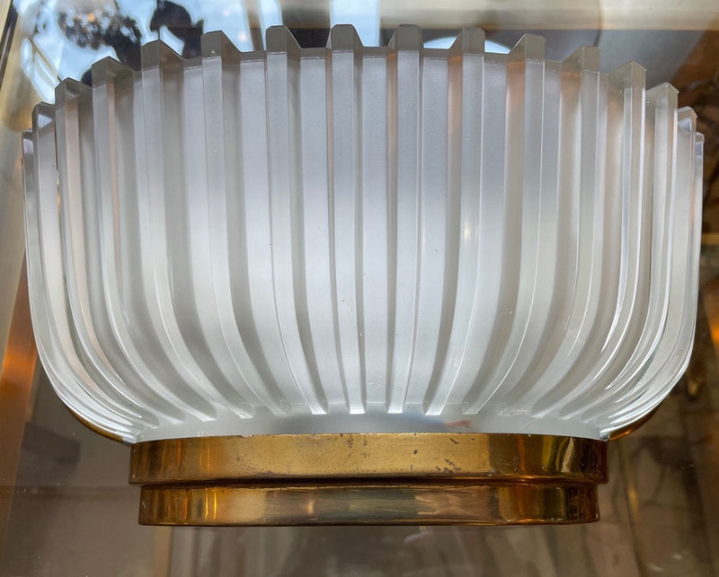 A lovely pair of 1940s Art Deco opaque Murano glass ribbed wall sconces by Seguso with brass wall mounts