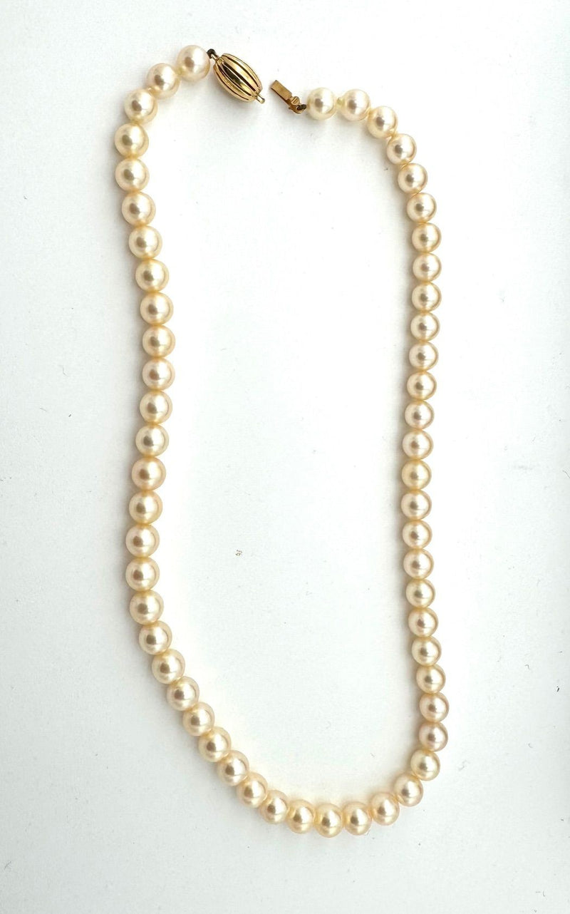 Vintage Akoya pearl necklace by Mappin & Webb 19carat gold in original box - 1980s