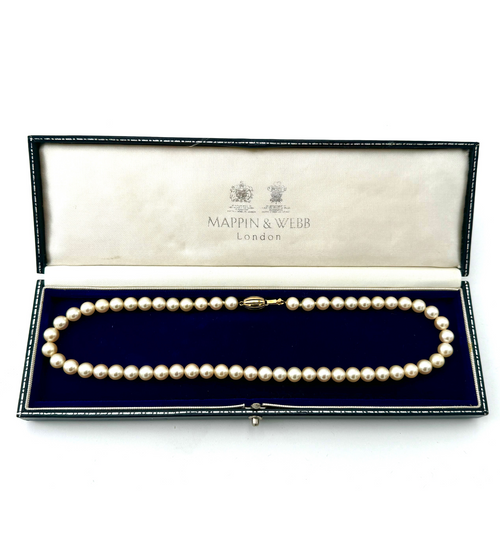 Vintage Akoya pearl necklace by Mappin & Webb 19carat gold in original box - 1980s