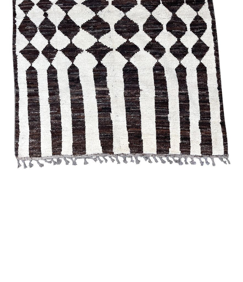 A vintage handmade Beni Ouarian diamond chequerboard and line pattern, Berber rug