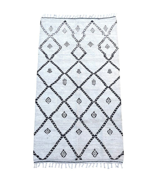 Vintage Moroccan Berber Rug with tribal diamond pattern - Handwoven - 1970s